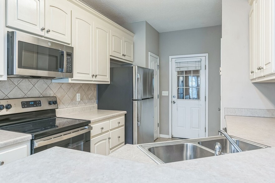 Building Photo - 2209 44th Ave