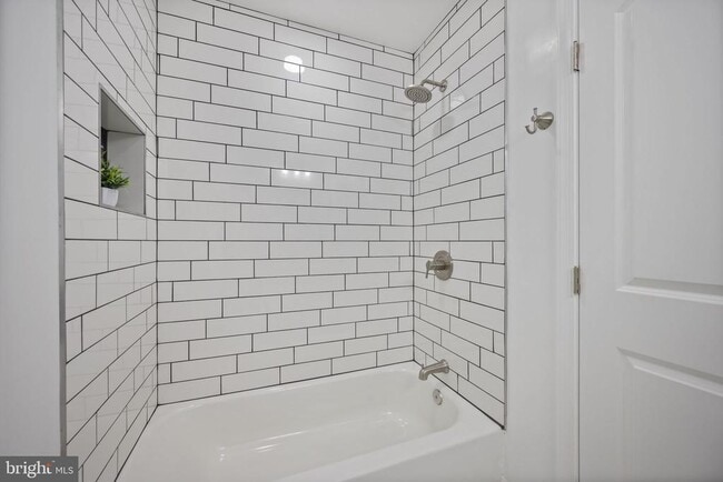 Building Photo - 328 S Macon St.