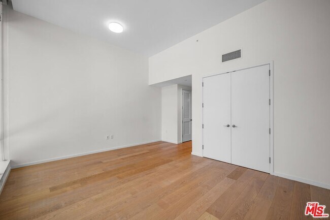 Building Photo - 877 Francisco St