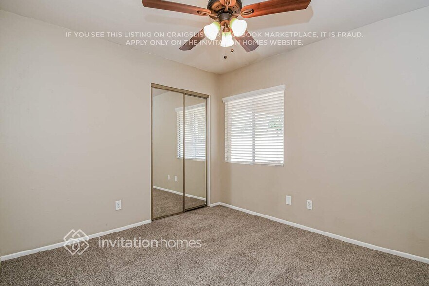 Building Photo - 2742 S Las Palmas