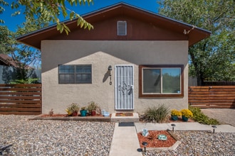 Building Photo - 410 Harvard Dr SE