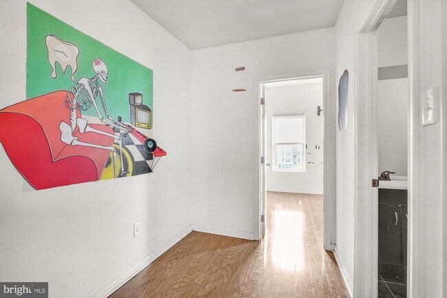 Building Photo - 1631 W Girard Ave