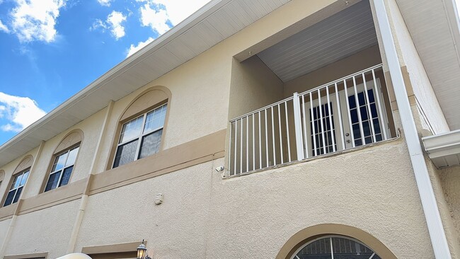 Building Photo - Beautiful 2 Bed 2.5 Bath Townhouse in Magn...