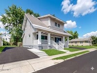 Building Photo - 1747 Oneida St