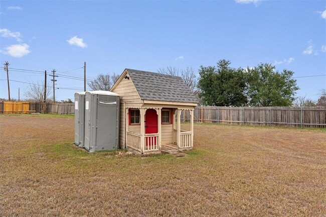 Building Photo - 130 Siebert Dr