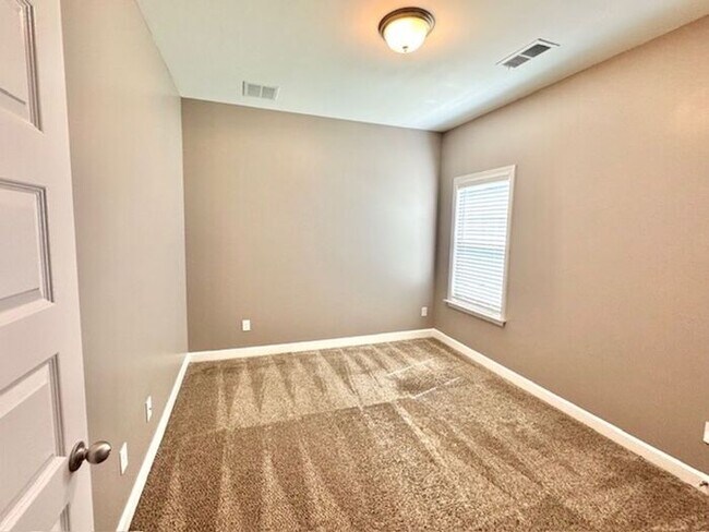 Building Photo - Move In Special! Now Leasing A 4 Bedroom 3...