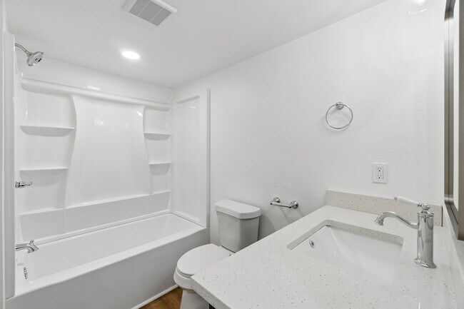 Building Photo - 1321 NE 9th St