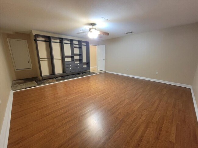 Building Photo - 3307 St Genevieve Dr