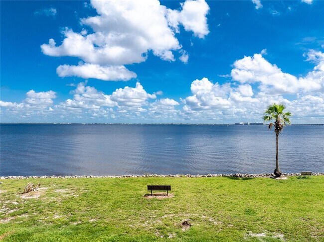 Building Photo - 1500 Park Beach Cir