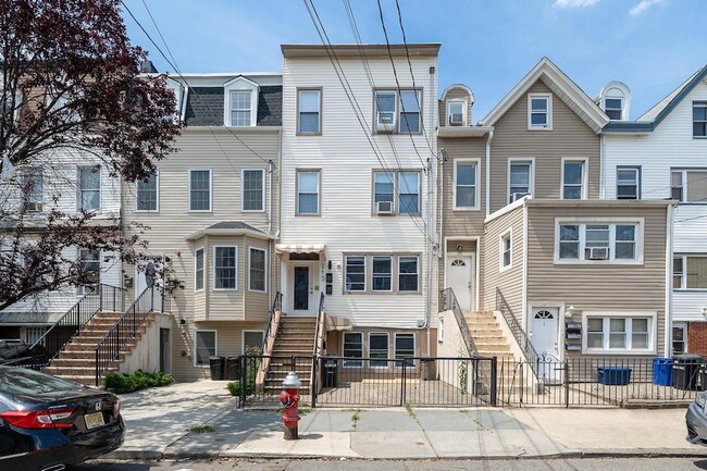 Building Photo - 213 Ogden Ave.