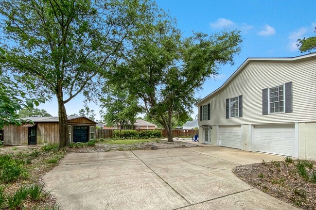 Building Photo - 2009 Wedgewood Cir