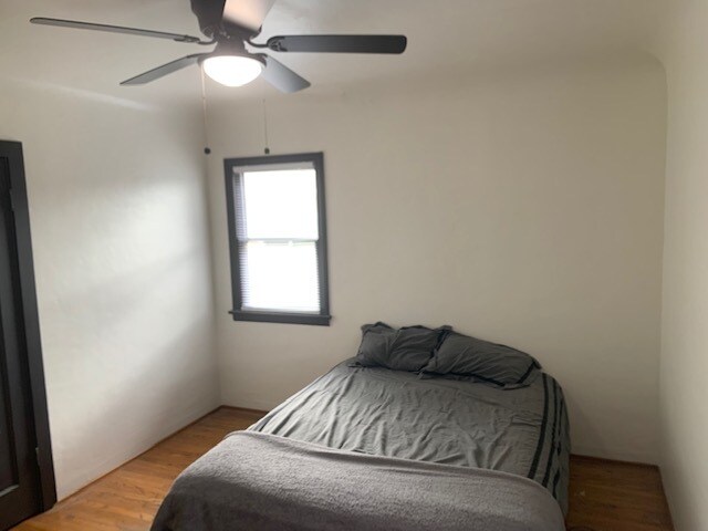 Master bedroom - 14829 Carnell St