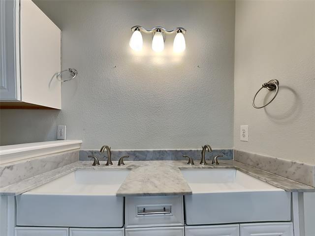 Building Photo - 751 Meadowcreek Ct