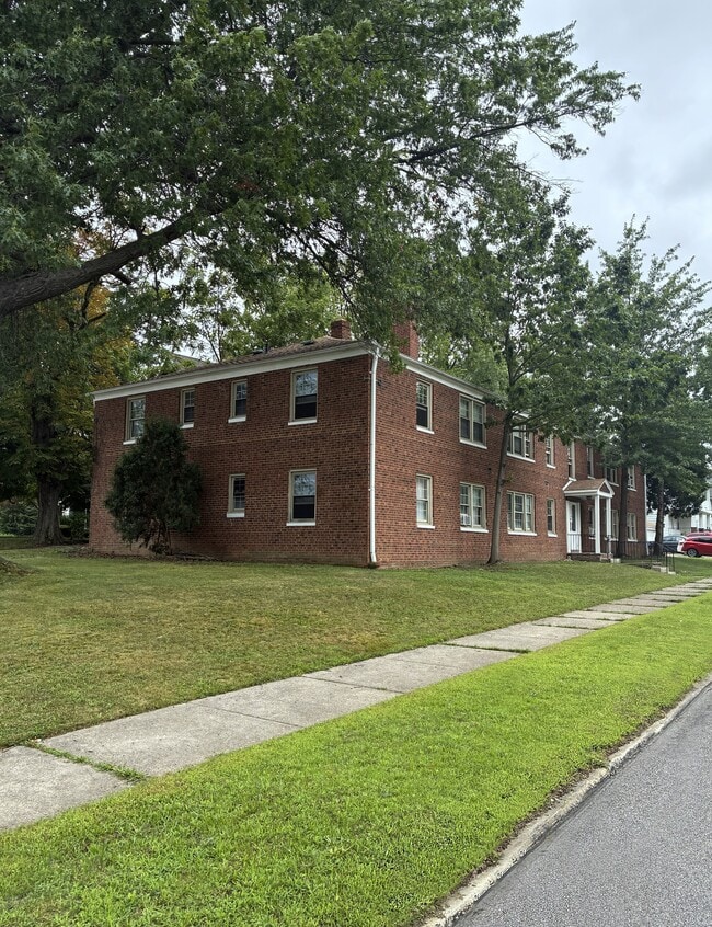 Building Photo - 2270 Noble Rd