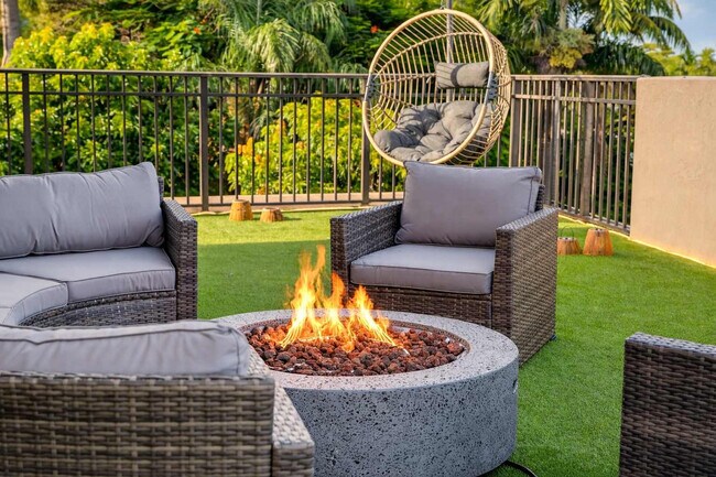 Building Photo - 1705 NE 11th St