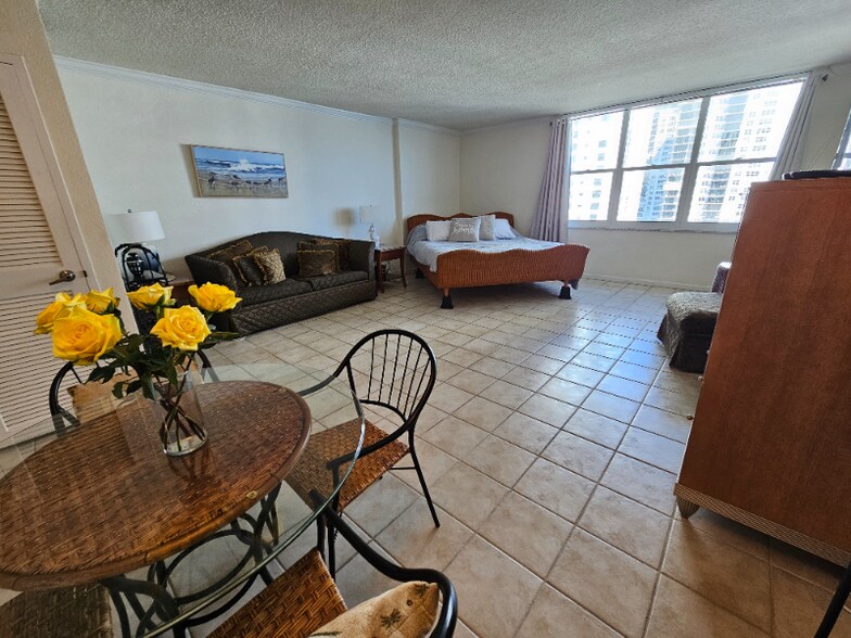 Building Photo - 2501 S Ocean Dr