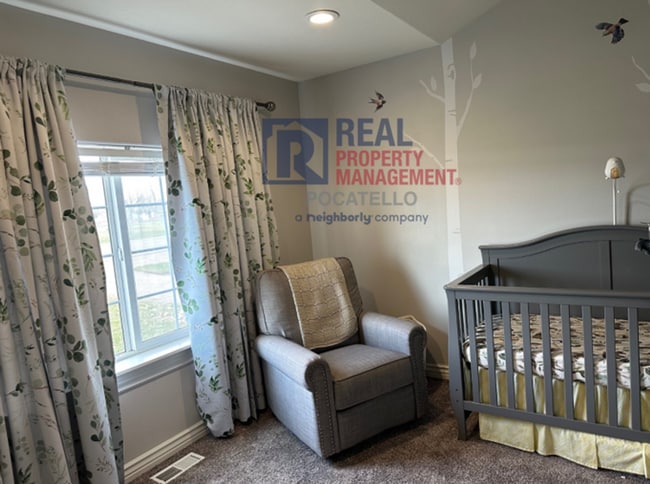 Building Photo - 3 bed 2 bath - House - Pet Friendly