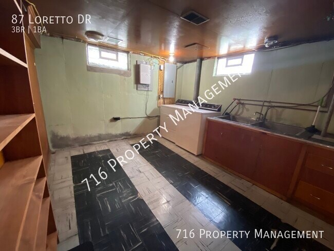 Building Photo - Newly Renovated Single Family Home! Move i...
