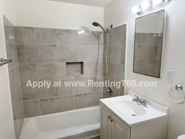 Building Photo - Pleasant 1 Bed 1 Bath!