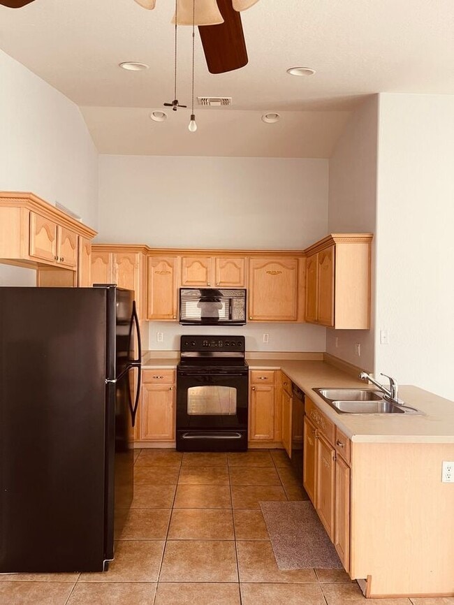 Building Photo - COMING SOON! Beautiful 3 Bed 2 Bath Home in Buckeye