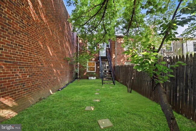 Building Photo - 1701 Montello Ave NE