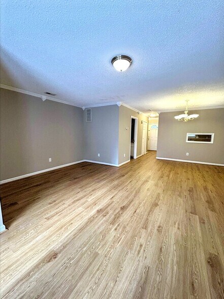 Building Photo - 1524 Township Cir