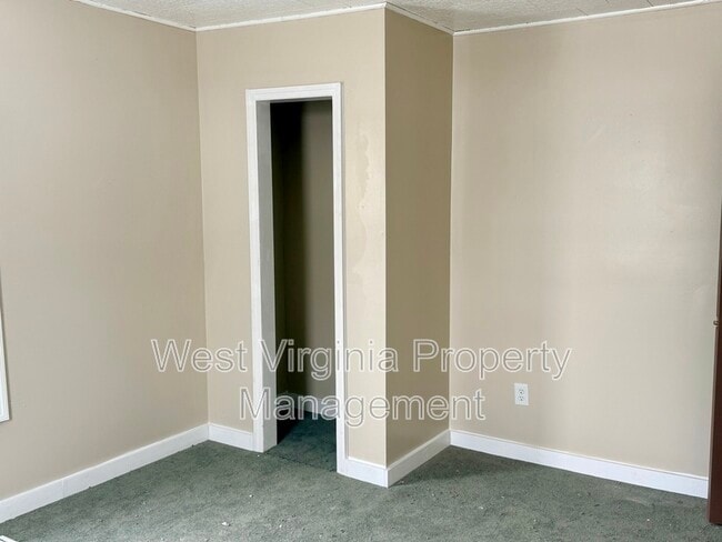 Building Photo - 172 Sullivan Rd