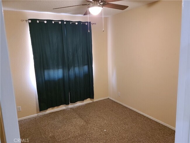Building Photo - 998 Ashford Cir