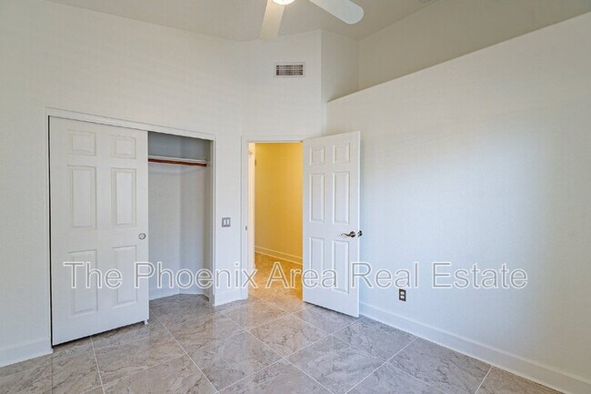 Building Photo - 4663 S Oleander Dr