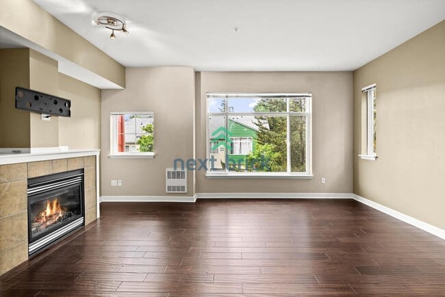 Building Photo - 3 Bed 2.5 Bath End Unit Townhome is Available for Rent!