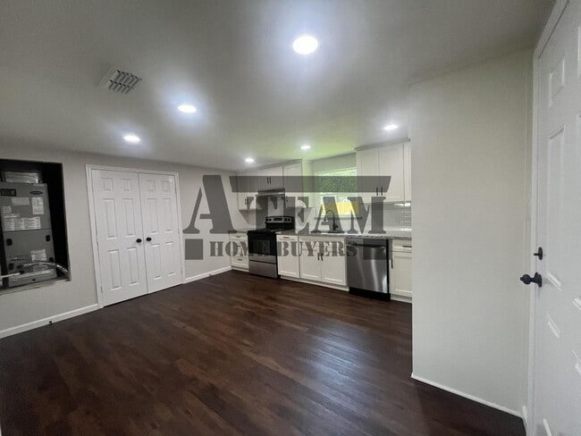 Building Photo - Fully Remodeled 2 Bedroom 2 Bathroom