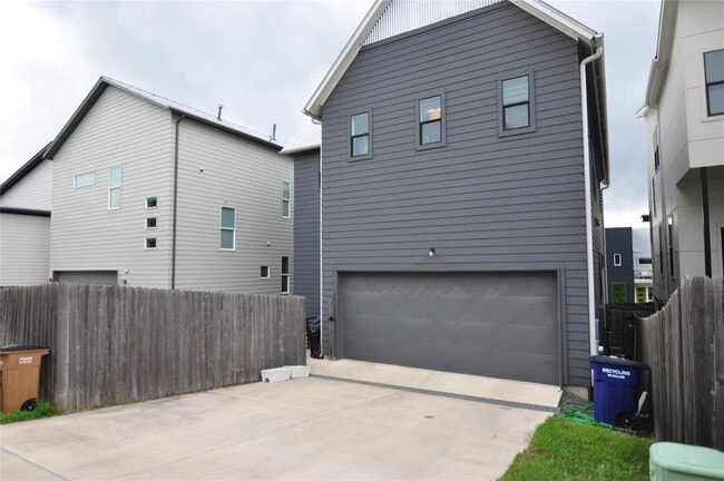 Building Photo - 6117 Seville Dr