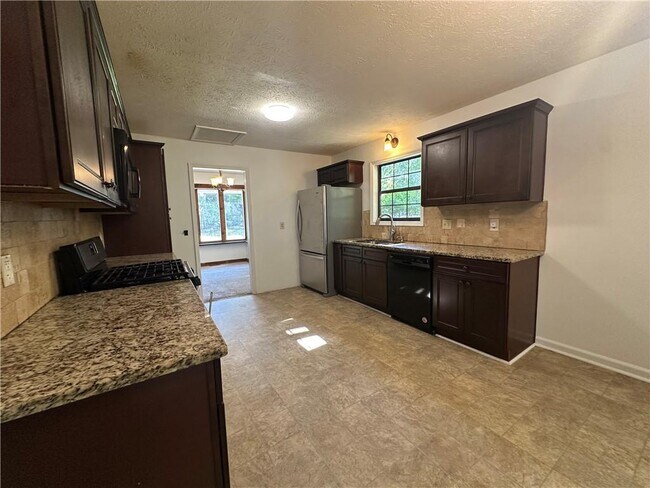 Building Photo - 330 Homestead Cir NW