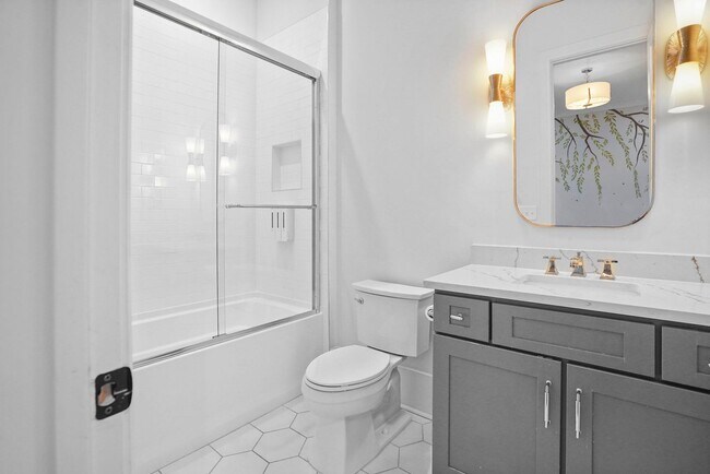 Building Photo - 3311 Skyline Dr