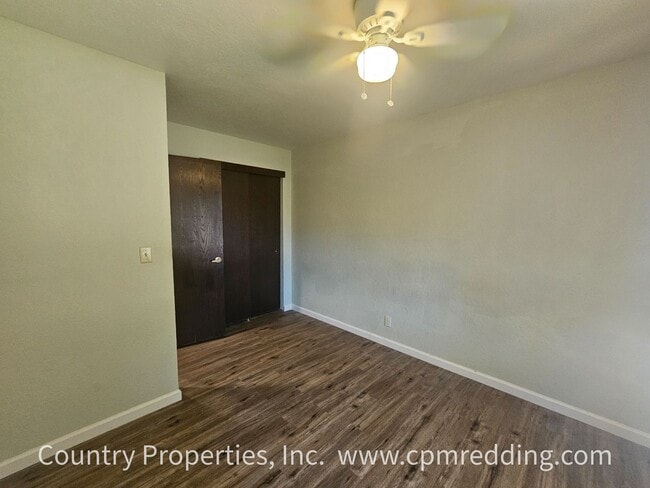 Building Photo - Price Reduced! Spacious House with Landsca...