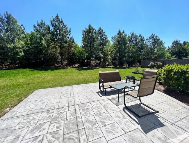 Building Photo - 318 OldCastle Dr