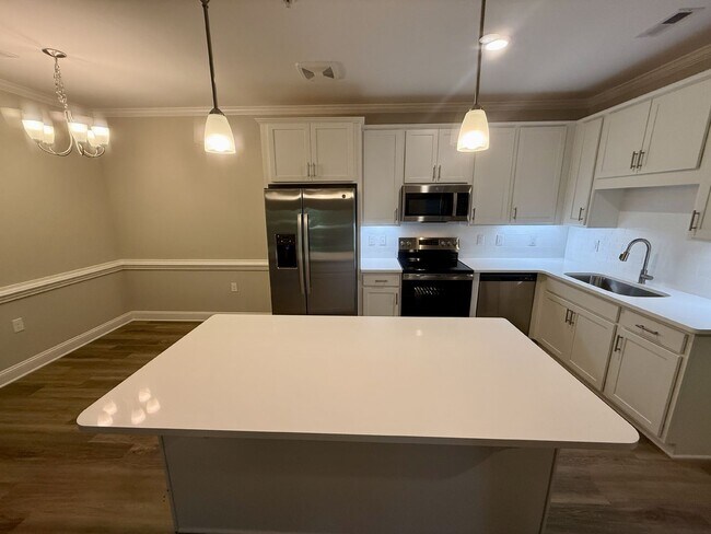 Building Photo - Anderson Creek Club Golf Course View - Available Now