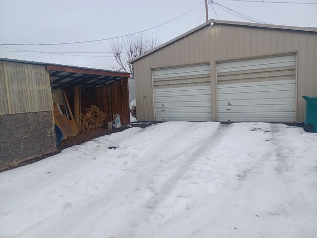 Building Photo - 3 Bedroom 2 Bath- House