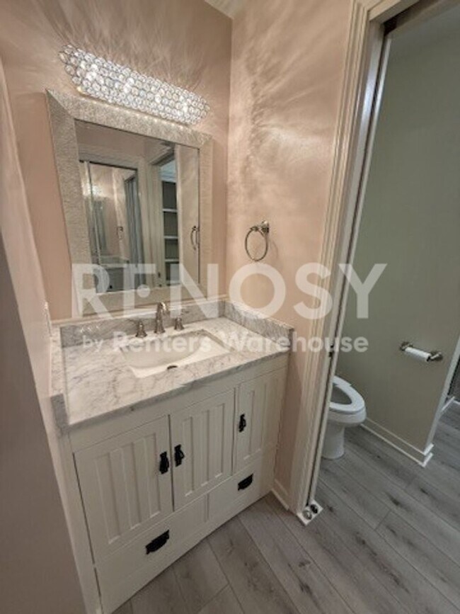 Building Photo - 5607 Green Cir Dr