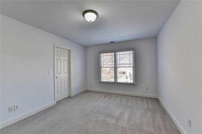 Building Photo - 2104 Nelms Pointe Landing