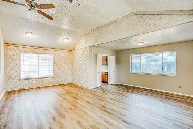 Building Photo - 8403 Quail Burg Ln