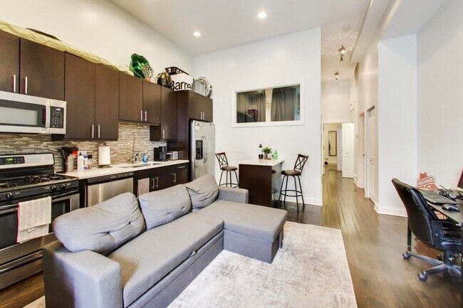 Building Photo - 3815 N Kedzie Ave