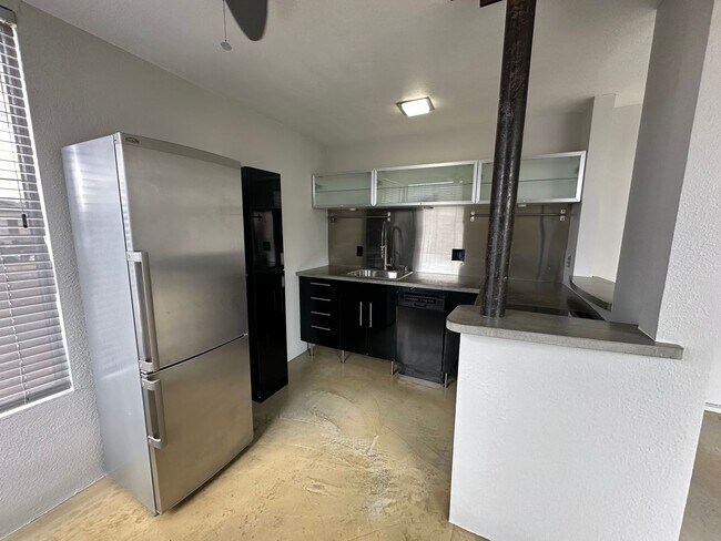 Building Photo - 280 Island Ave