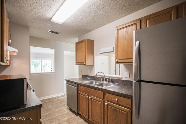 Building Photo - 12449 Long Lake Dr N