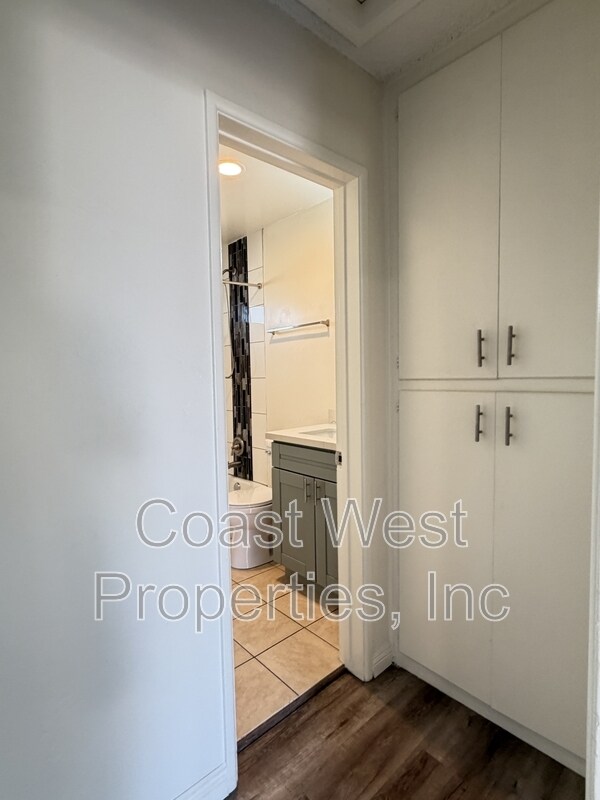 Building Photo - 1618 1/2 Reed Avenue