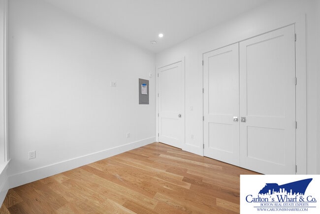 Building Photo - 218 Old Colony Ave