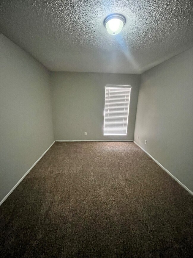 Building Photo - 22318 Meadowgate Dr
