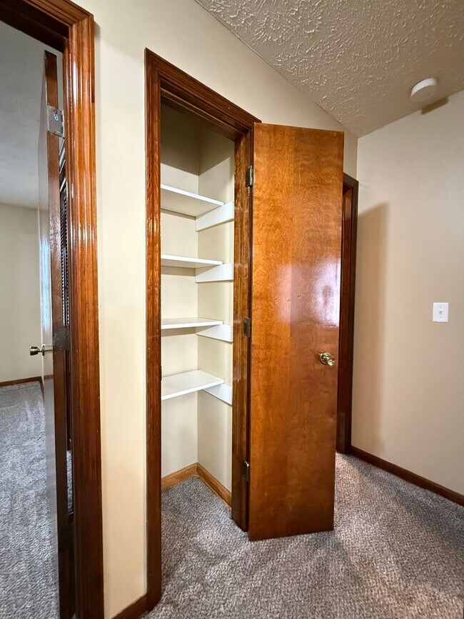 Building Photo - Spacious 4 Bedroom Home + Garage, Fenced Backyard & Bonus Lower Level