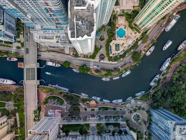 Building Photo - 347 N New River Dr E