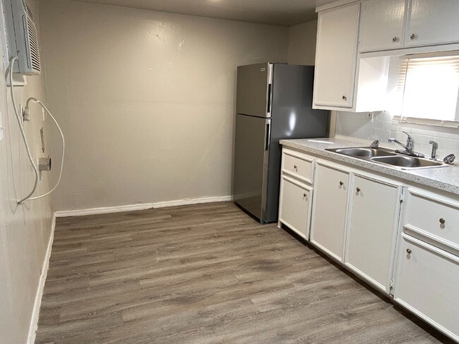 Building Photo - Heart of Lubbock Efficiency!